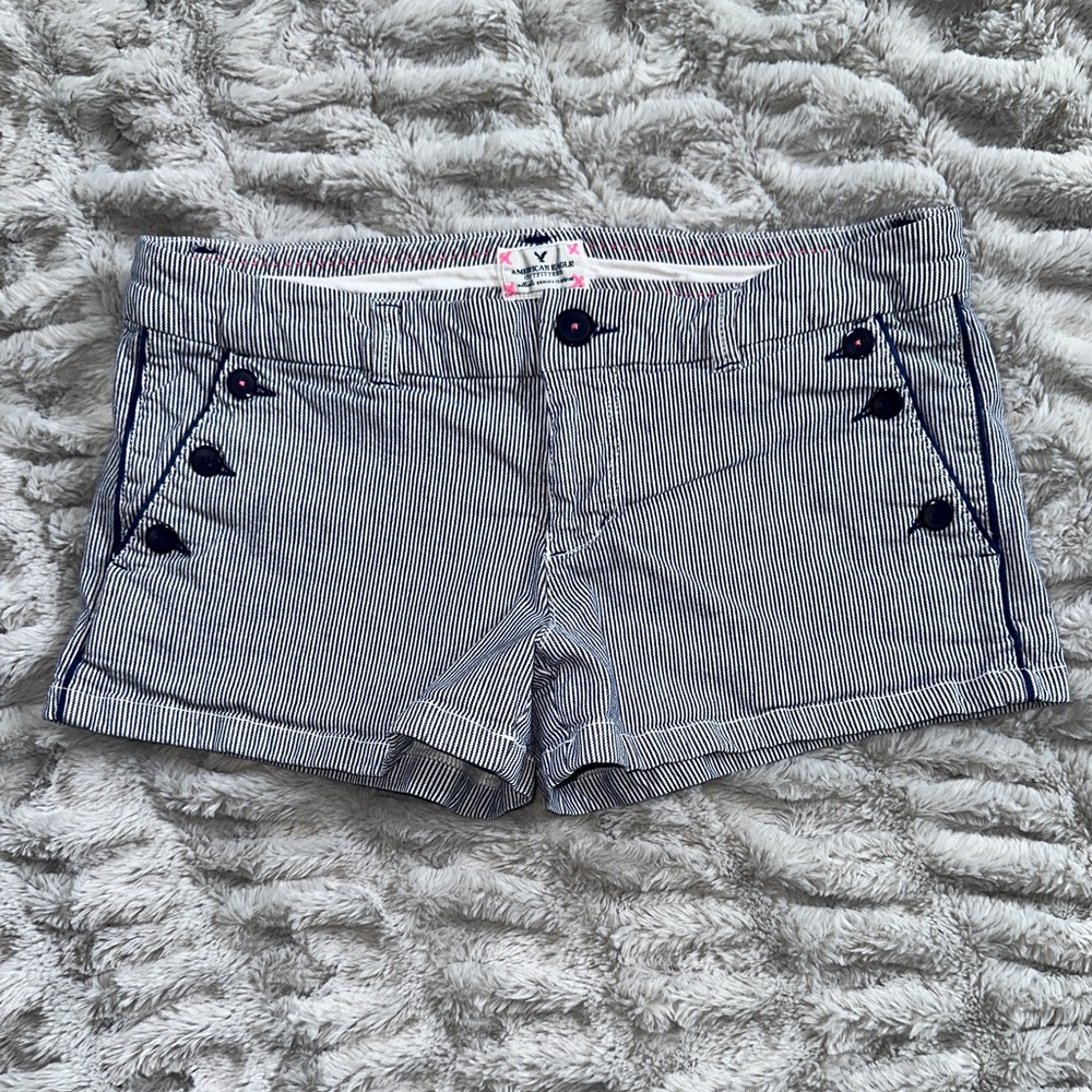 🦅 American Eagle size 8, pin stripe shorts